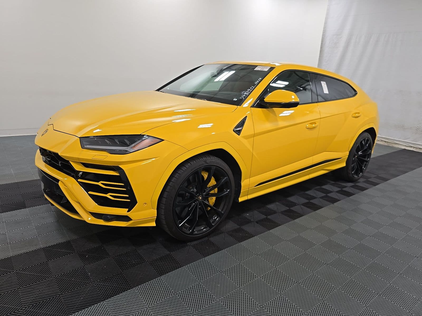 2020 LAMBORGHINI URUS Base
