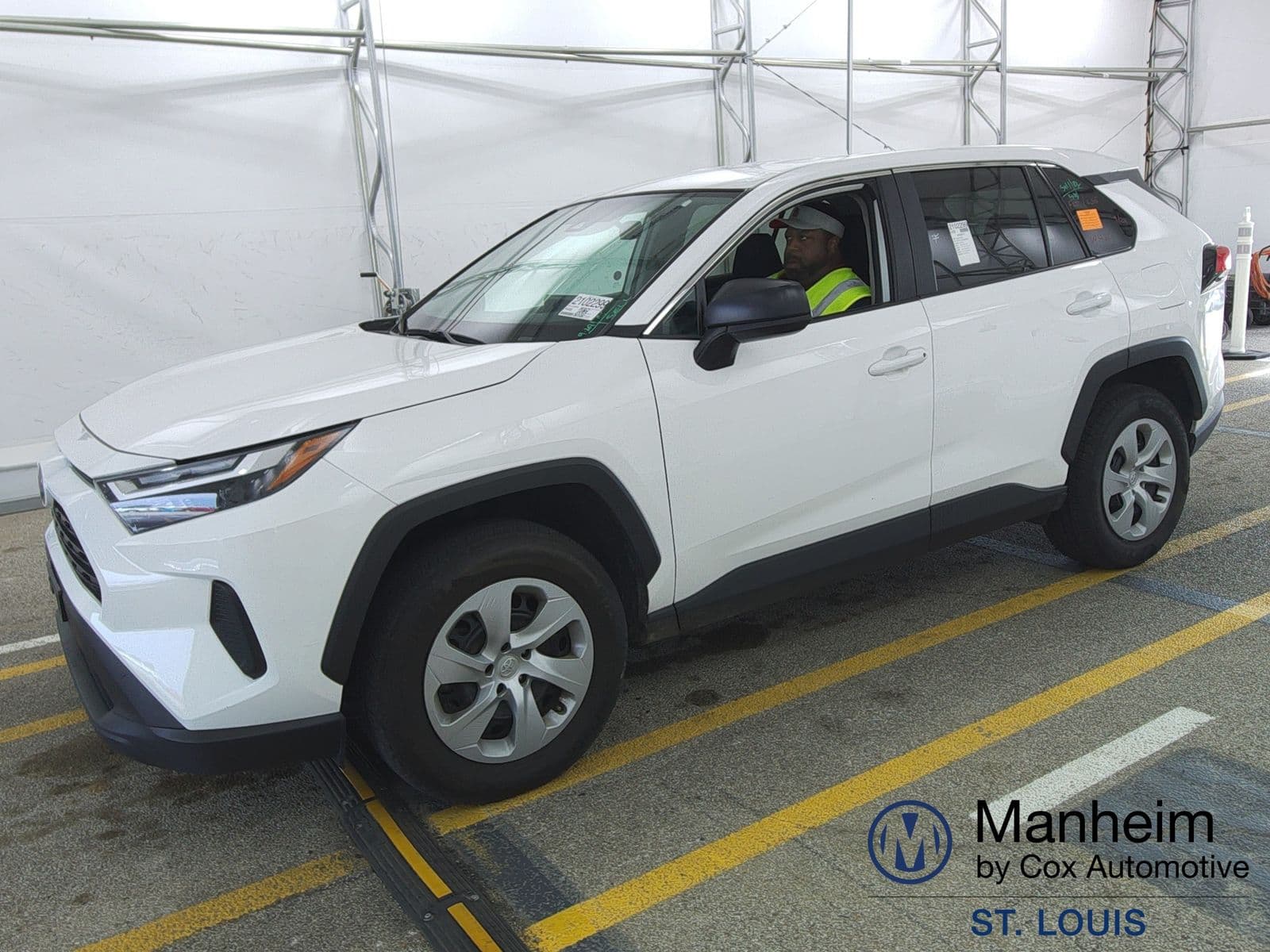 2025 TOYOTA RAV4 LE