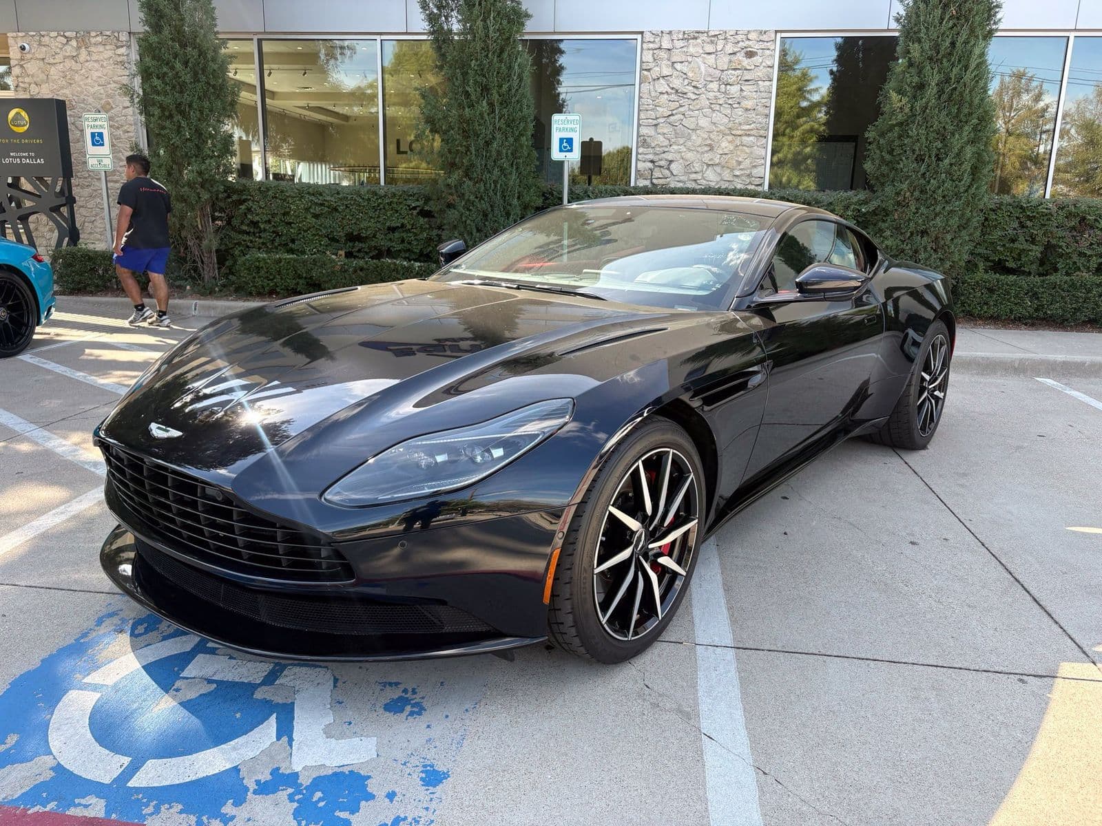 2021 ASTON MARTIN DB11 V8