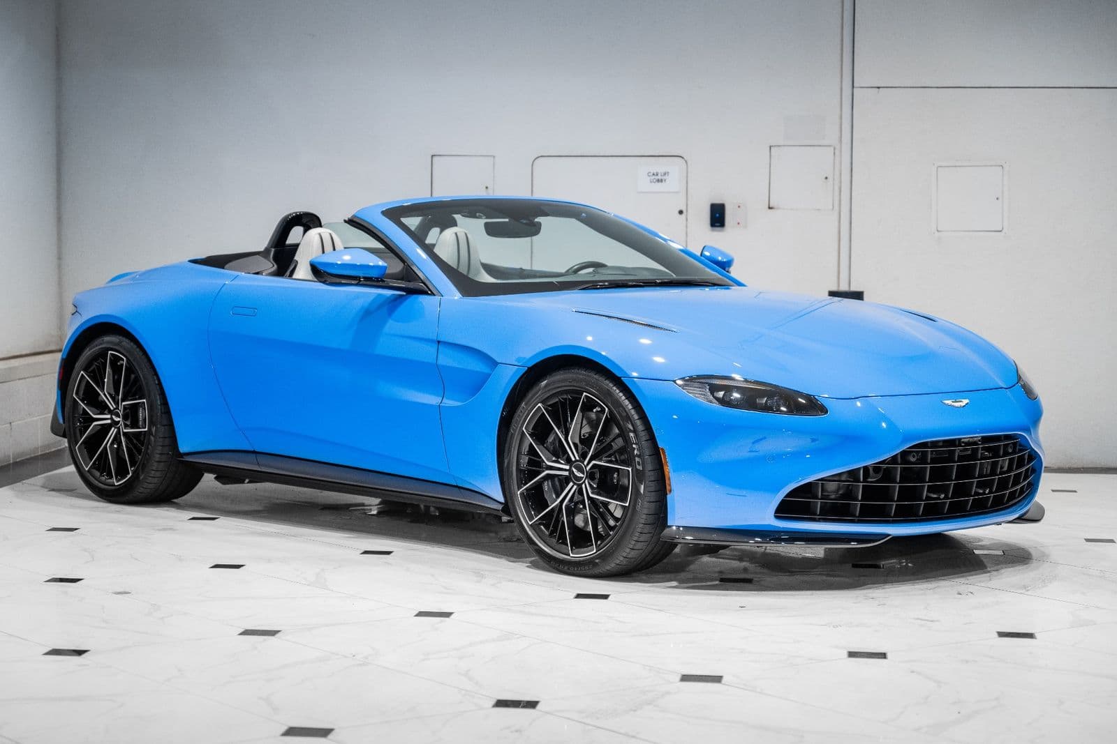2021 ASTON MARTIN VANTAGE Base