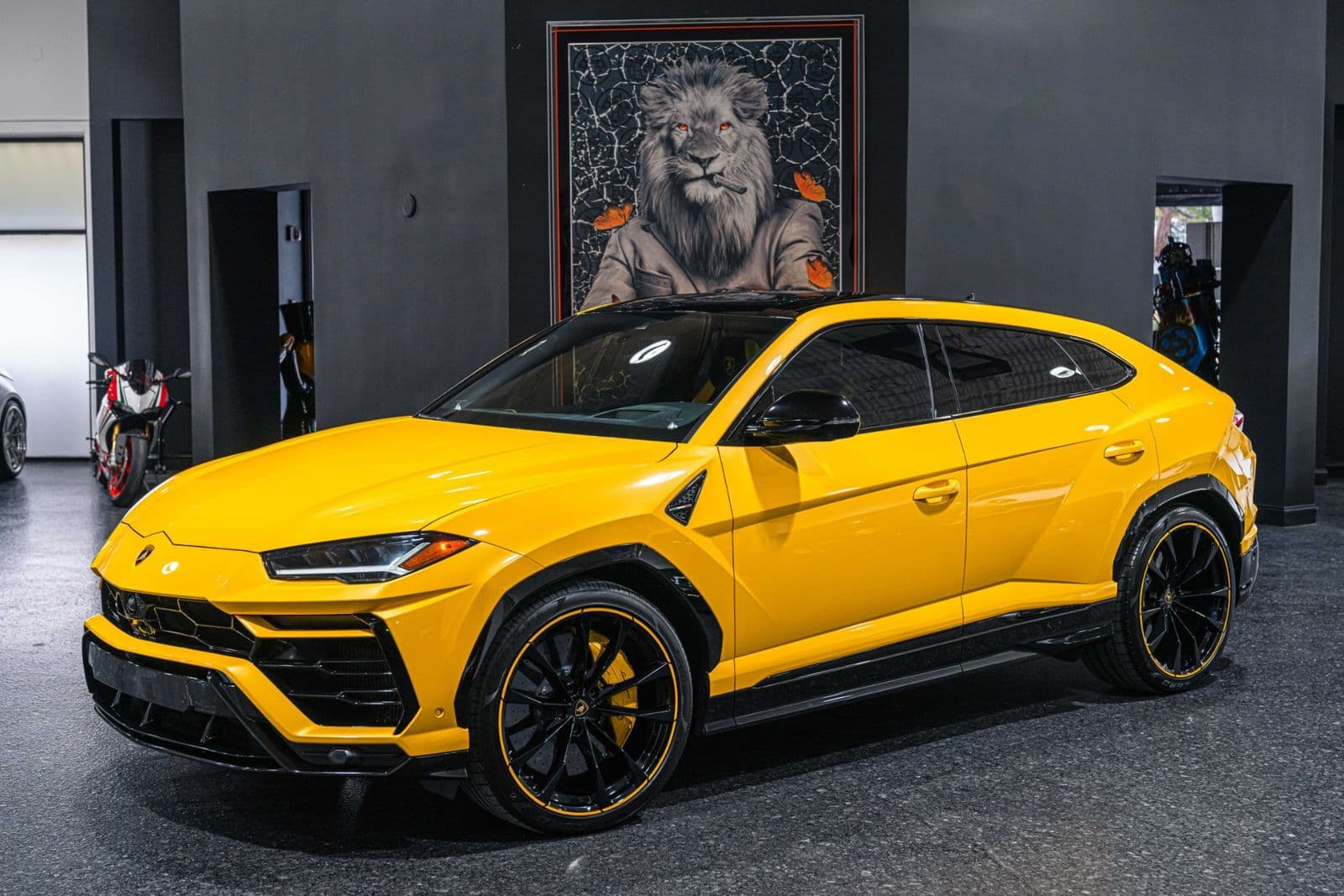 2021 LAMBORGHINI URUS Base