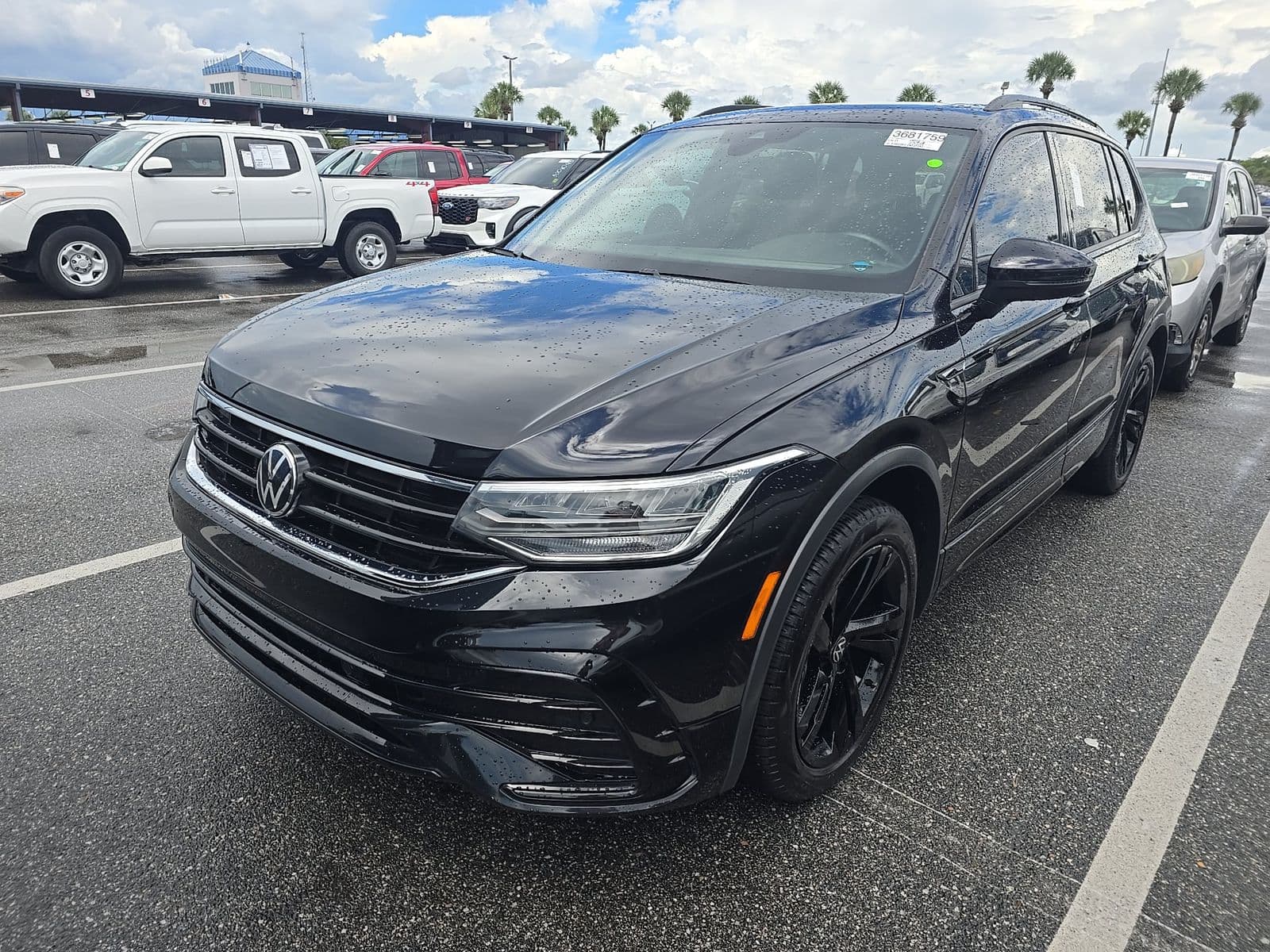2023 VOLKSWAGEN TIGUAN 2.0T SE R-LINE Black