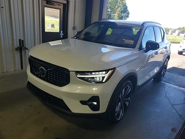 2026 VOLVO XC40 B5 Ultra