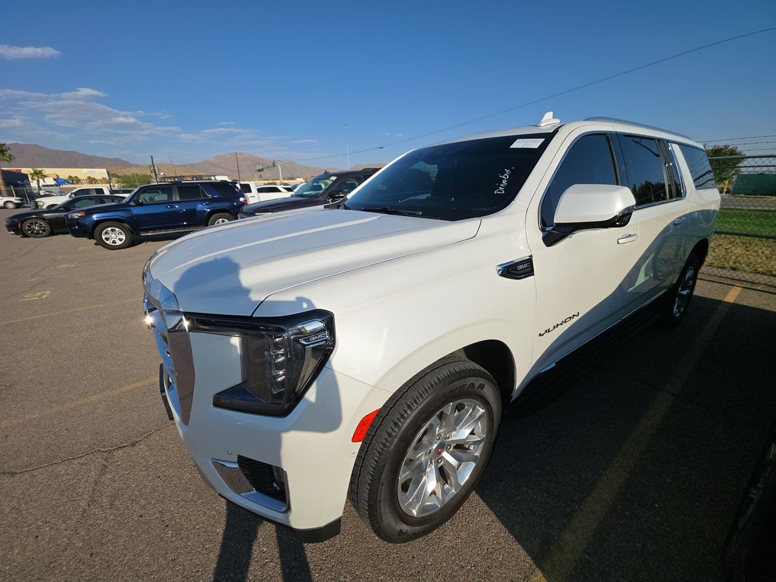 2023 GMC YUKON XL SLT