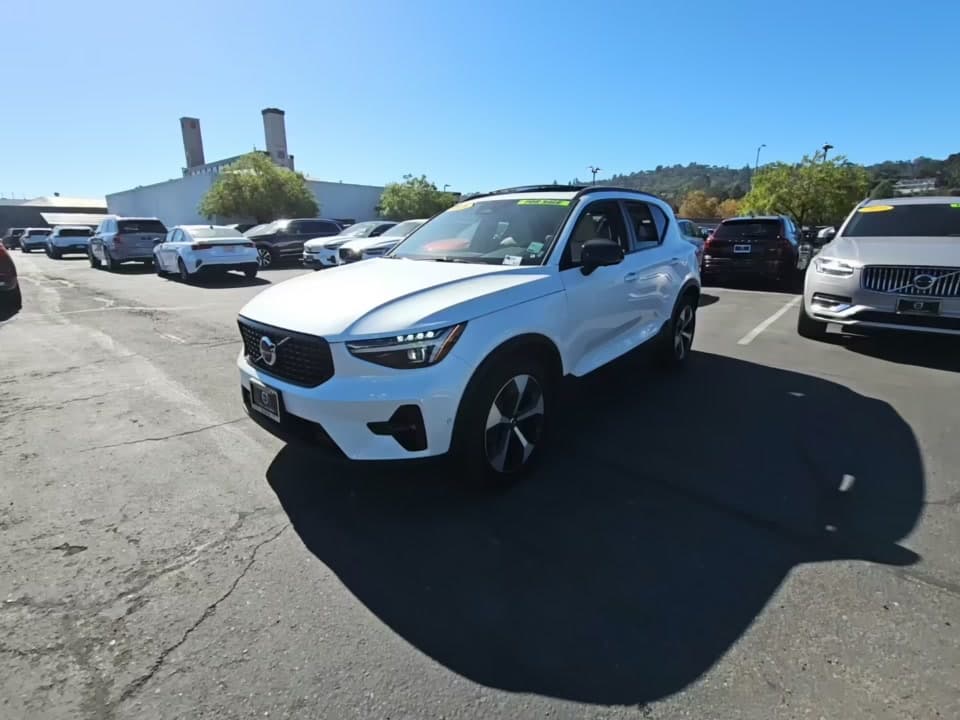 2026 VOLVO XC40 B5 Plus