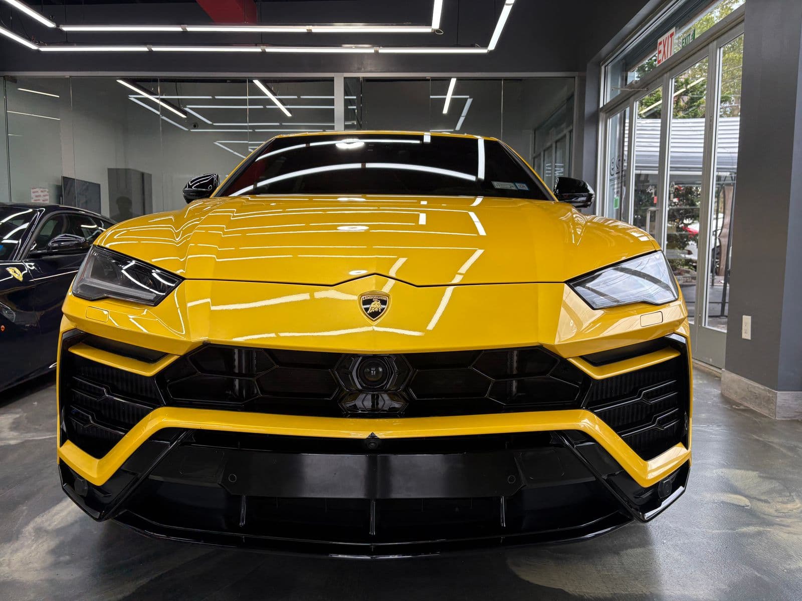 2022 LAMBORGHINI URUS Base