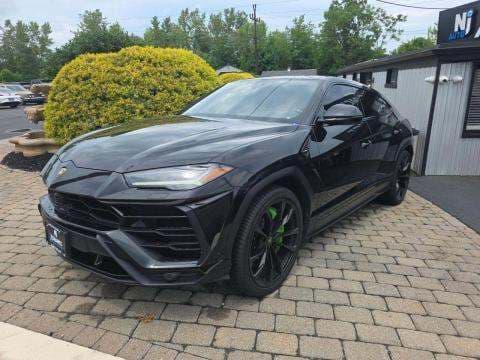 2022 LAMBORGHINI URUS Base