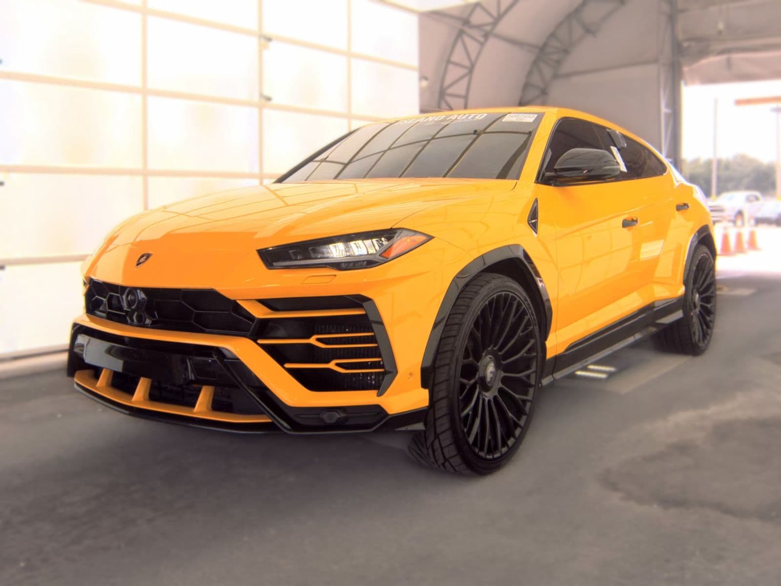 2019 LAMBORGHINI URUS Base