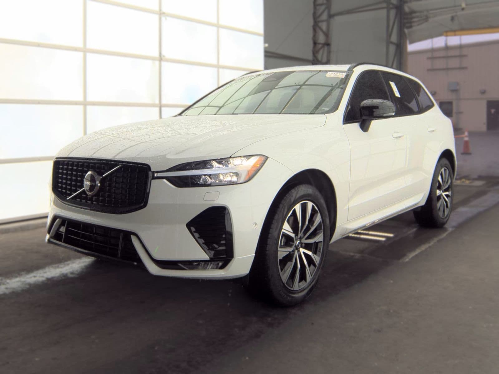 2024 VOLVO XC60 B5 Plus