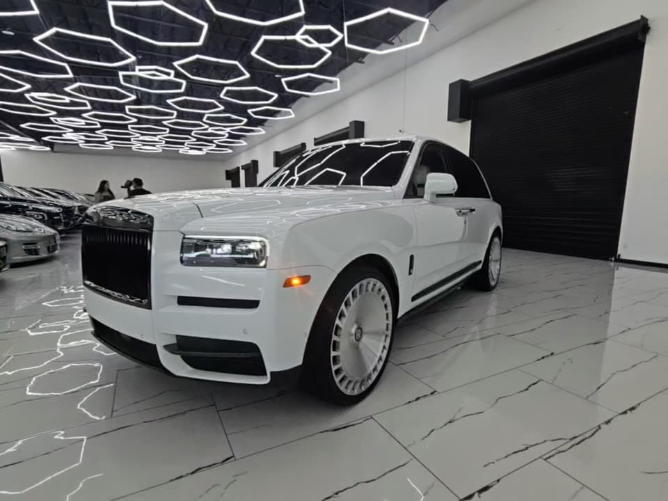 2022 ROLLS-ROYCE CULLINAN Base