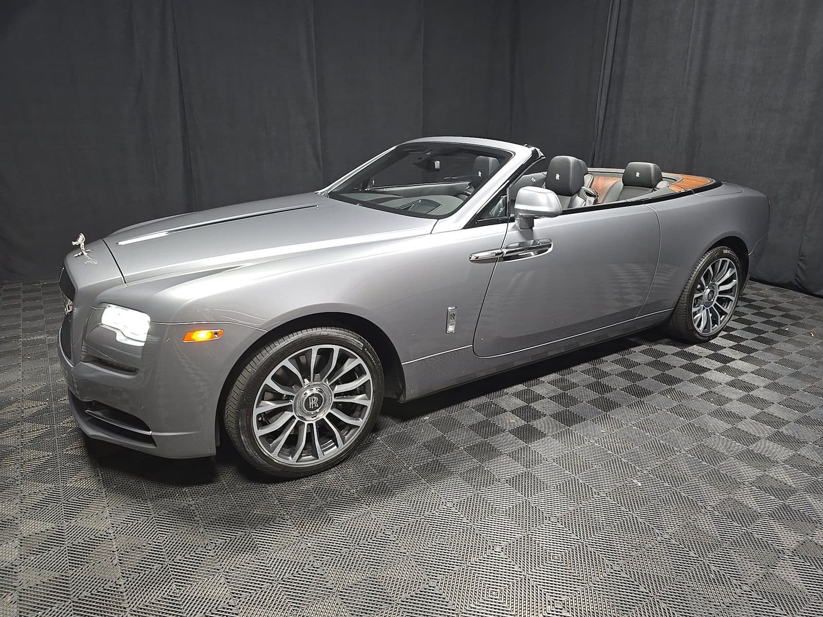 2018 ROLLS-ROYCE DAWN Base
