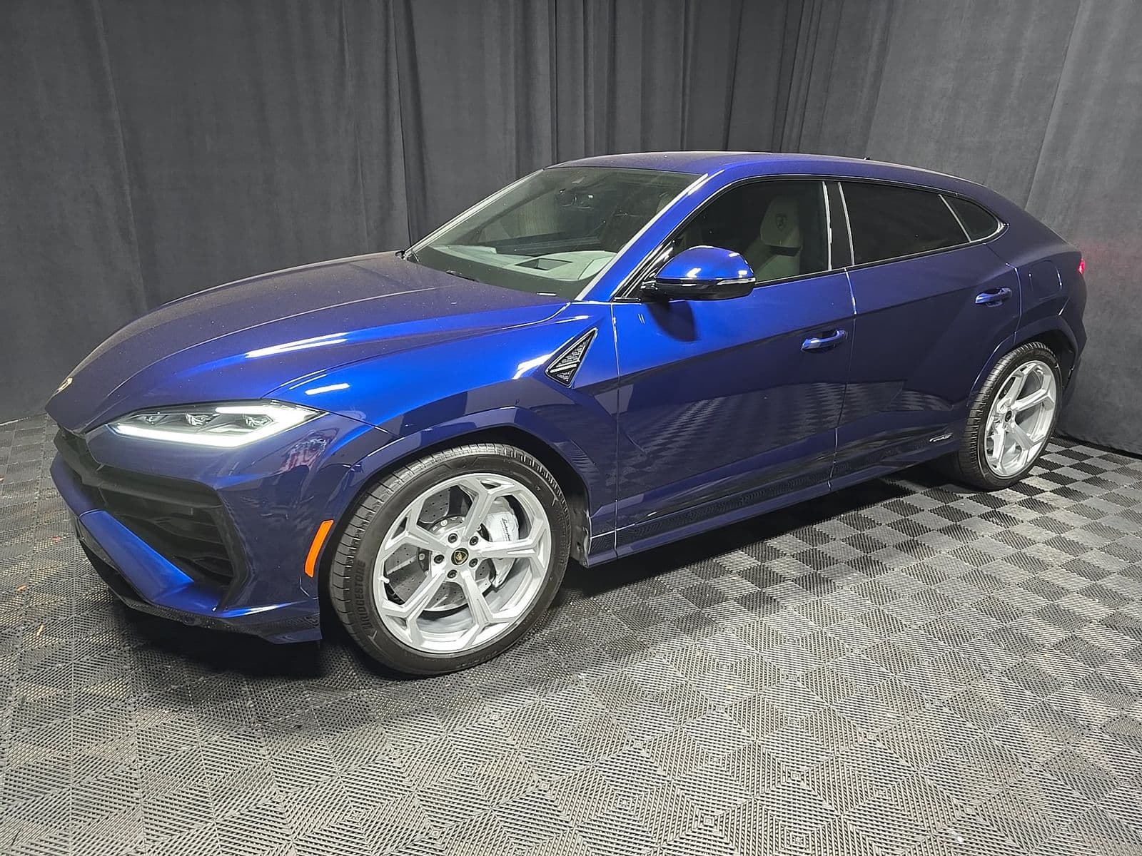 2026 LAMBORGHINI URUS PLUG-IN HYBRID SE