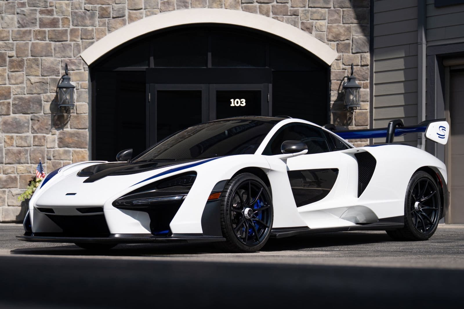 2019 MCLAREN SENNA Base