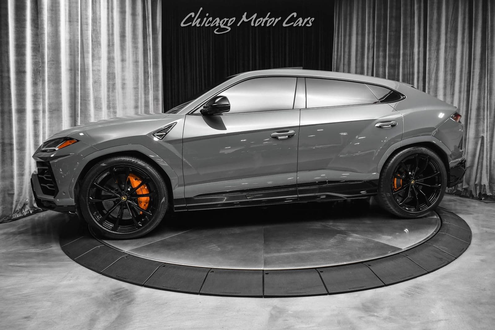 2021 LAMBORGHINI URUS