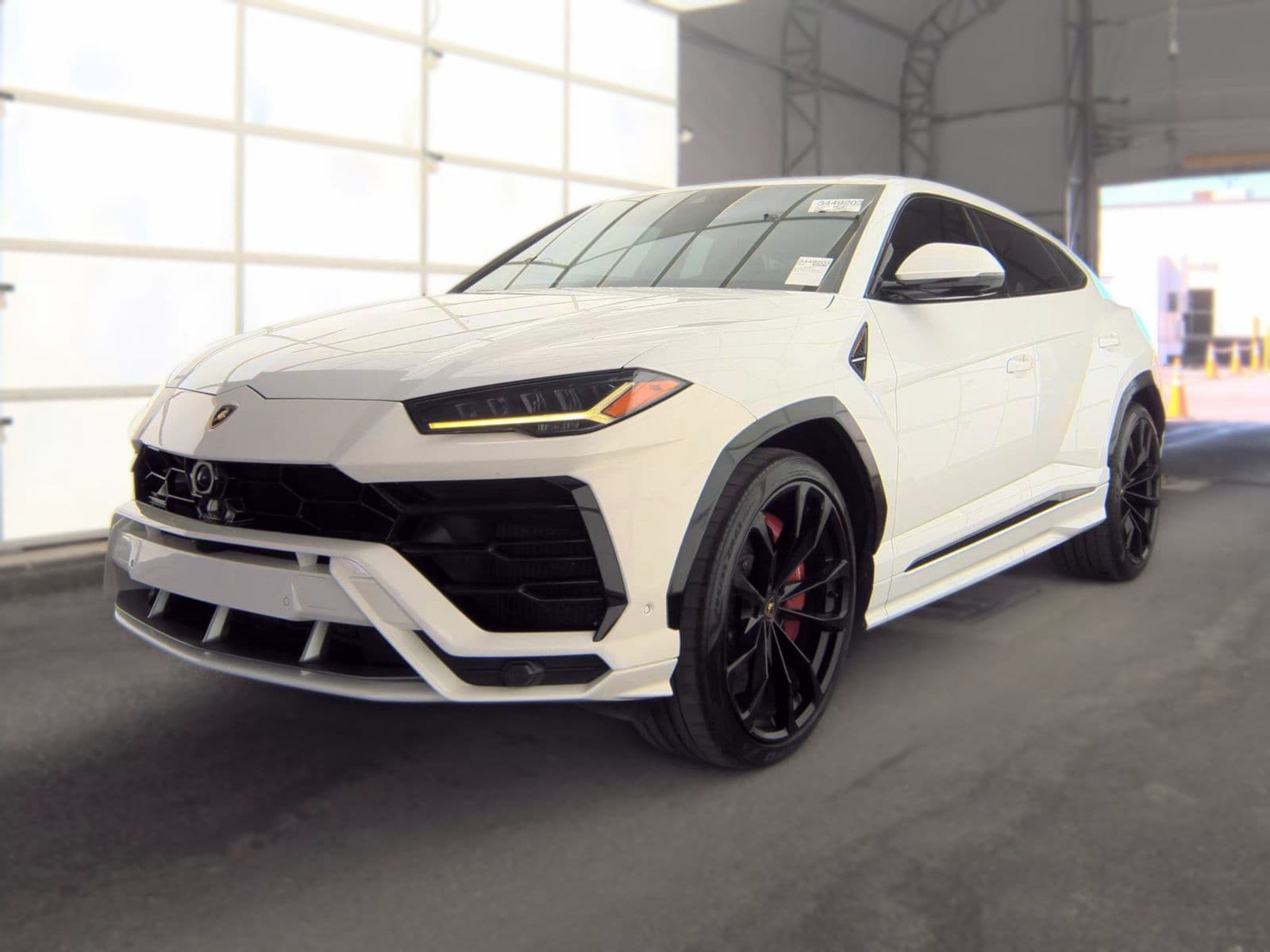 2020 LAMBORGHINI URUS Base