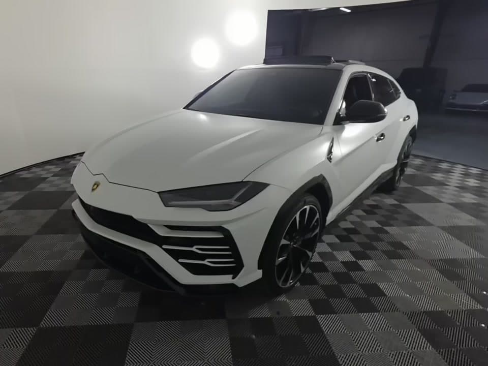 2021 LAMBORGHINI URUS PEARL Capsule