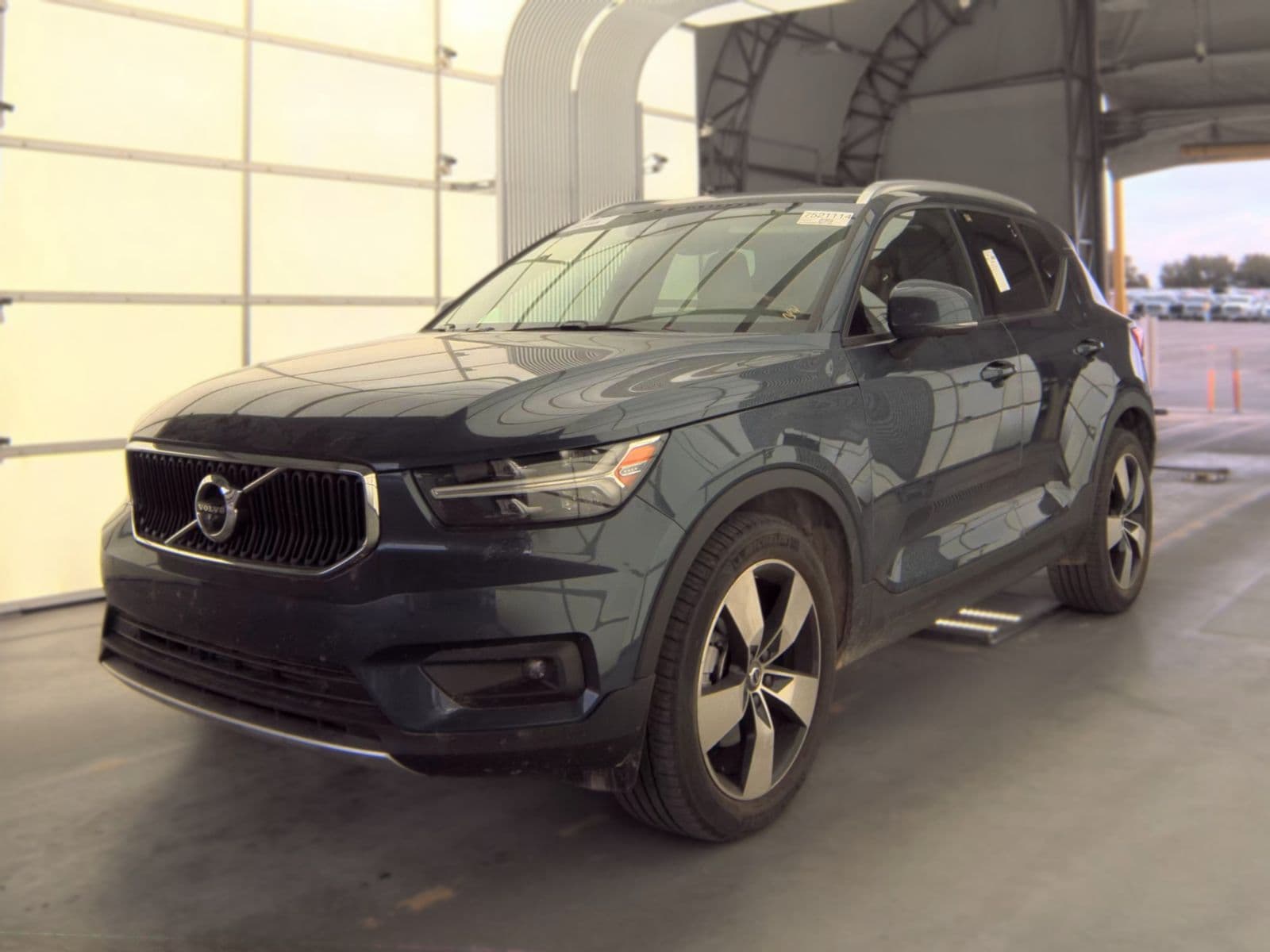 2021 VOLVO XC40 T4 Momentum