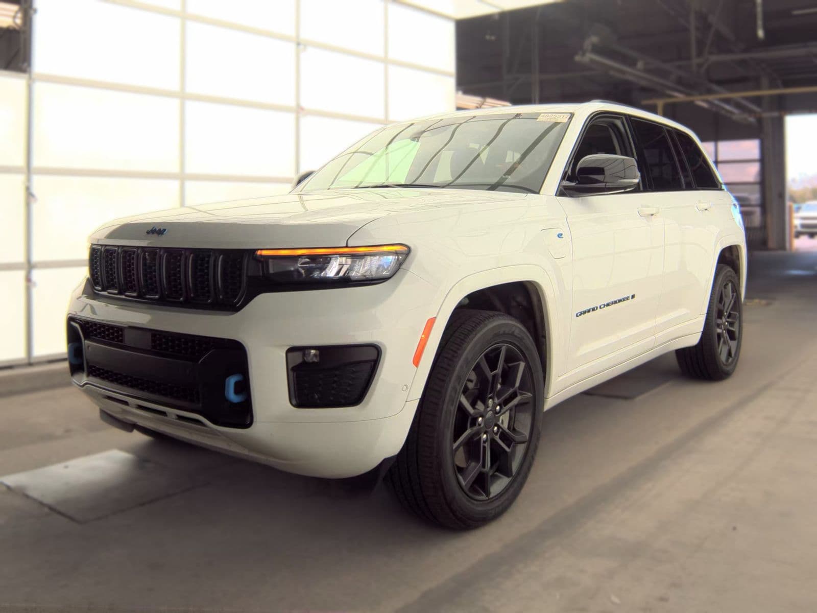 2023 JEEP GRAND CHEROKEE 4XE 30TH Anniversary