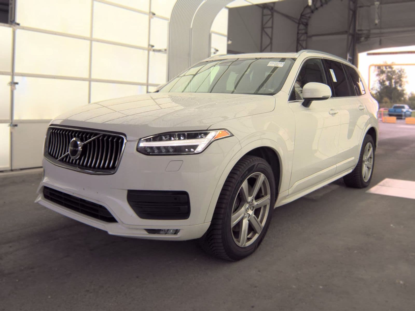 2022 VOLVO XC90 T5 Momentum