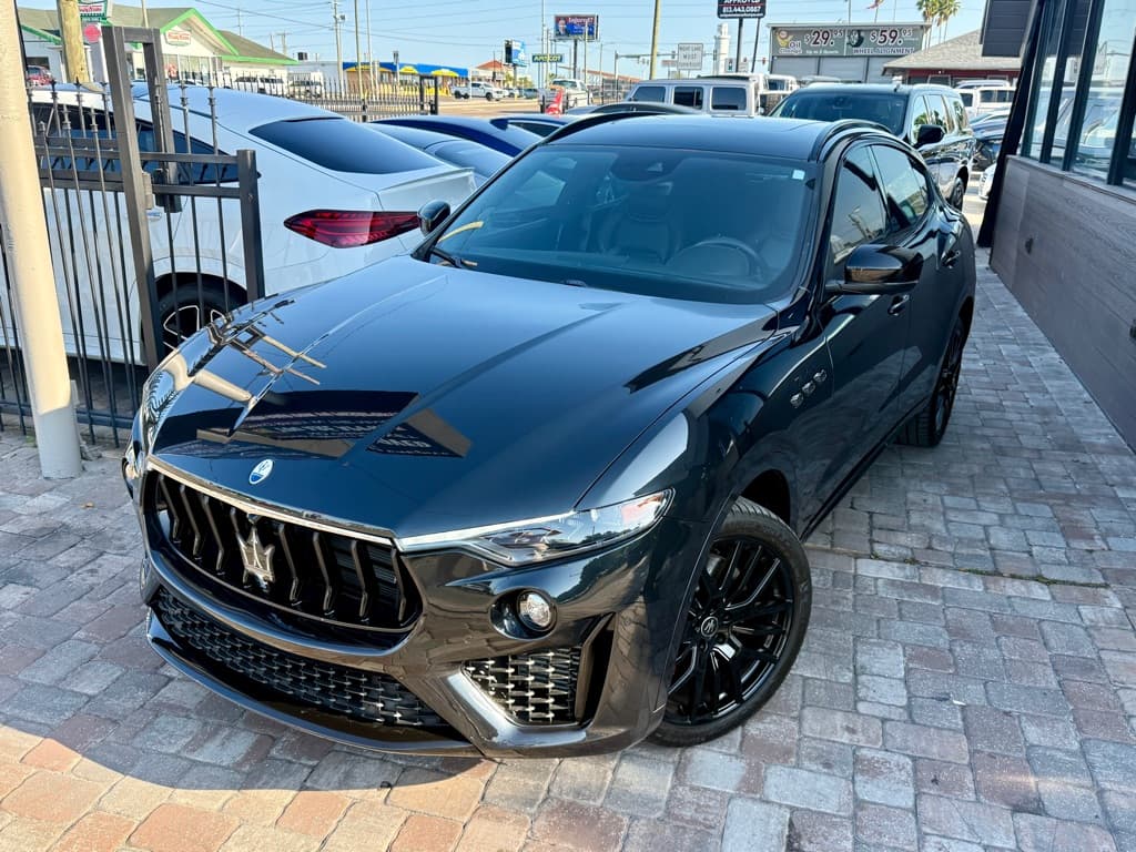 2022 MASERATI LEVANTE Modena