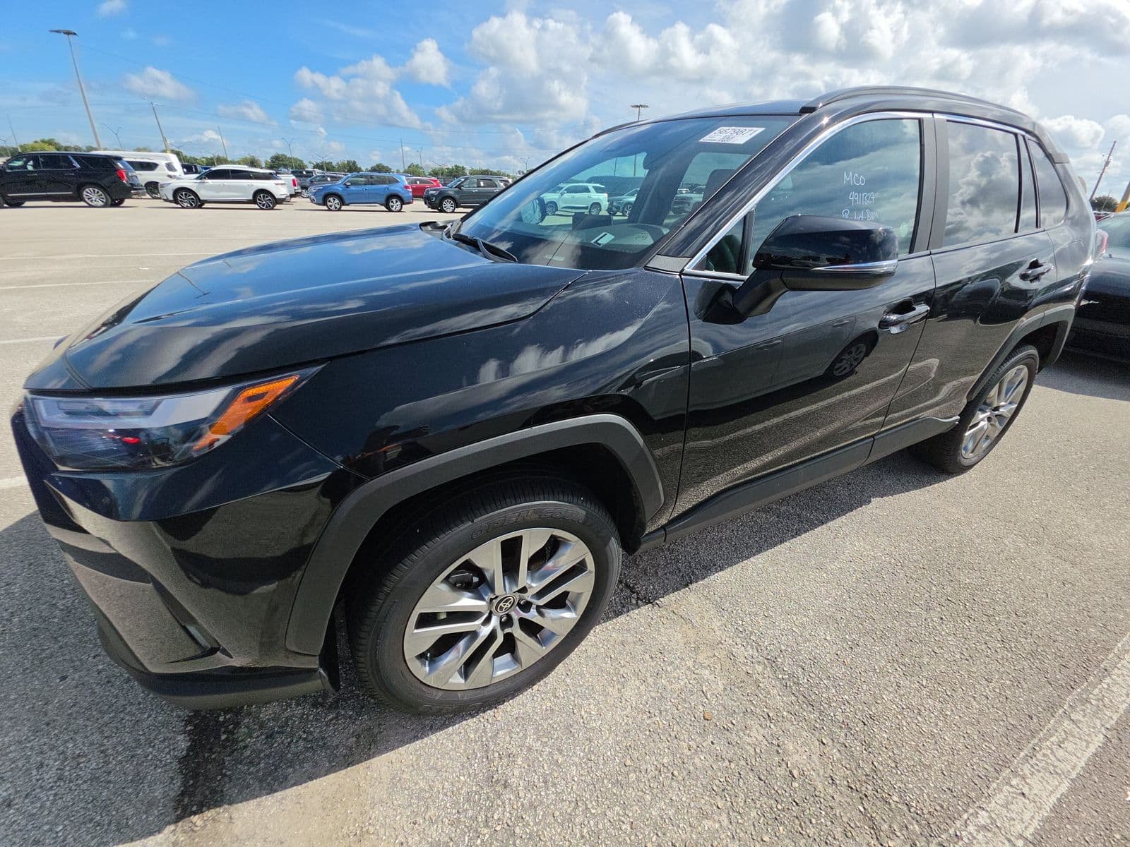2025 TOYOTA RAV4 XLE Premium