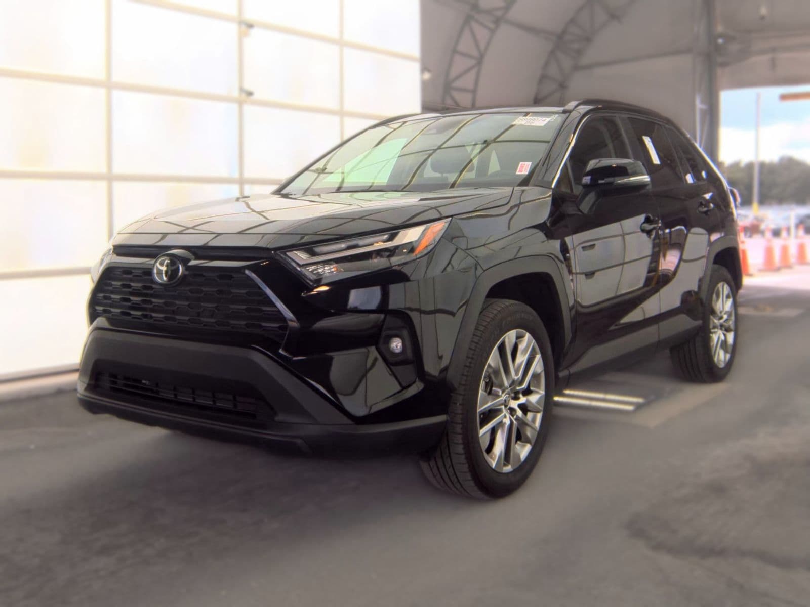 2025 TOYOTA RAV4 XLE Premium