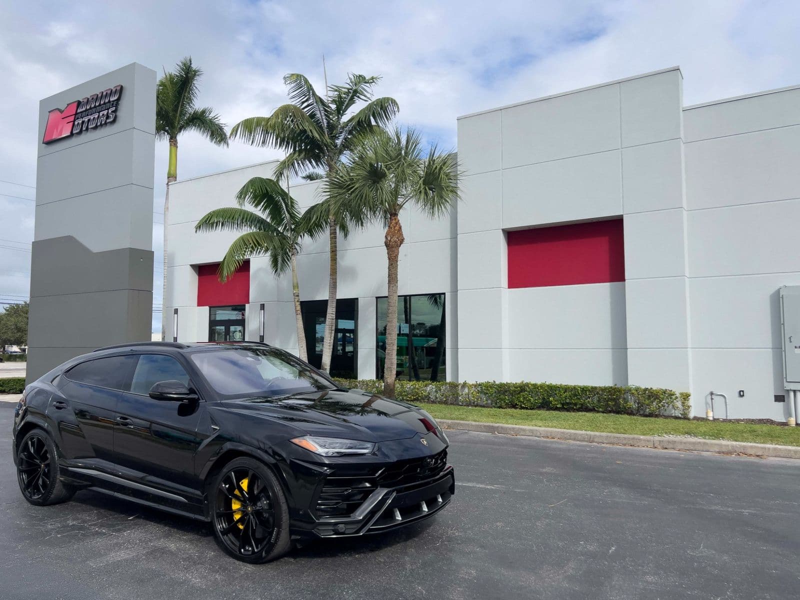 2020 LAMBORGHINI URUS Base