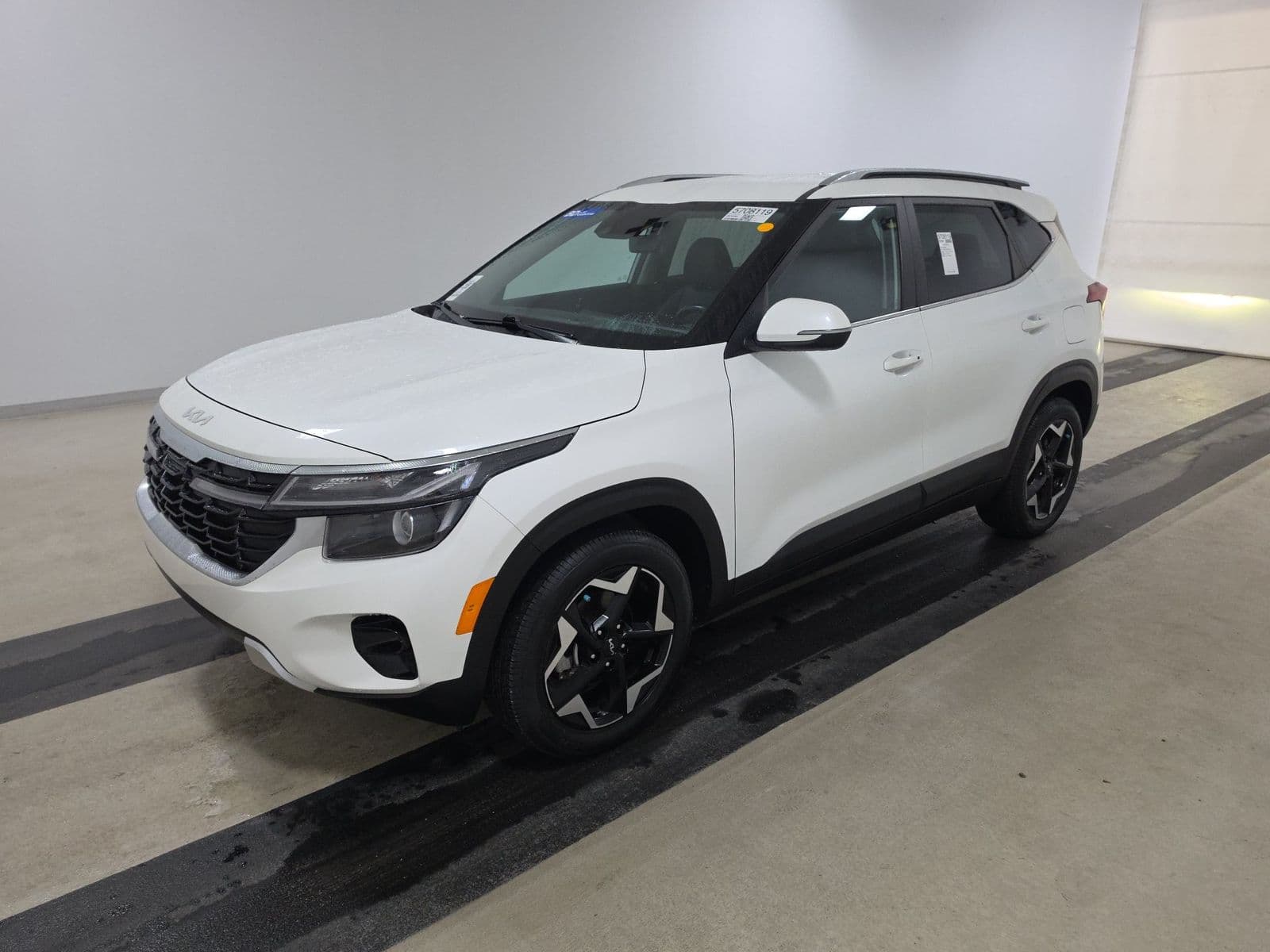 2024 KIA SELTOS EX 1