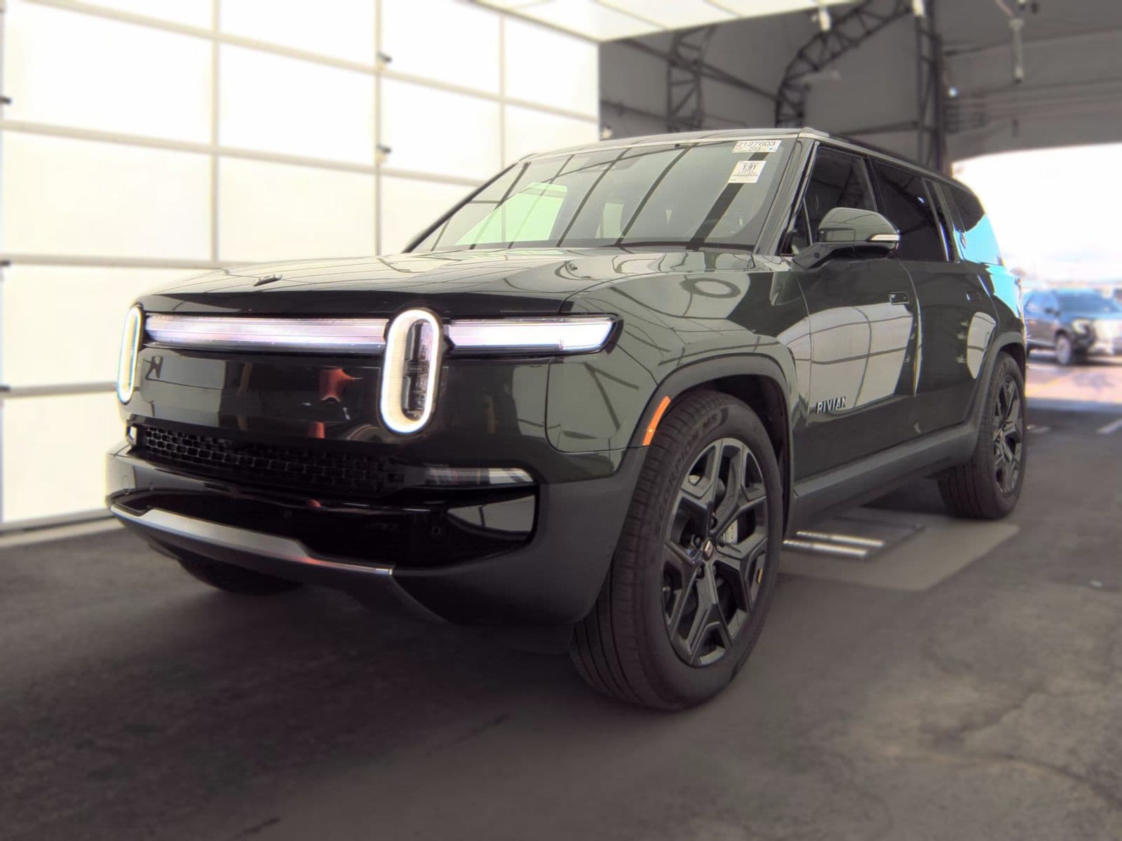 2025 RIVIAN R1S DUAL Standard