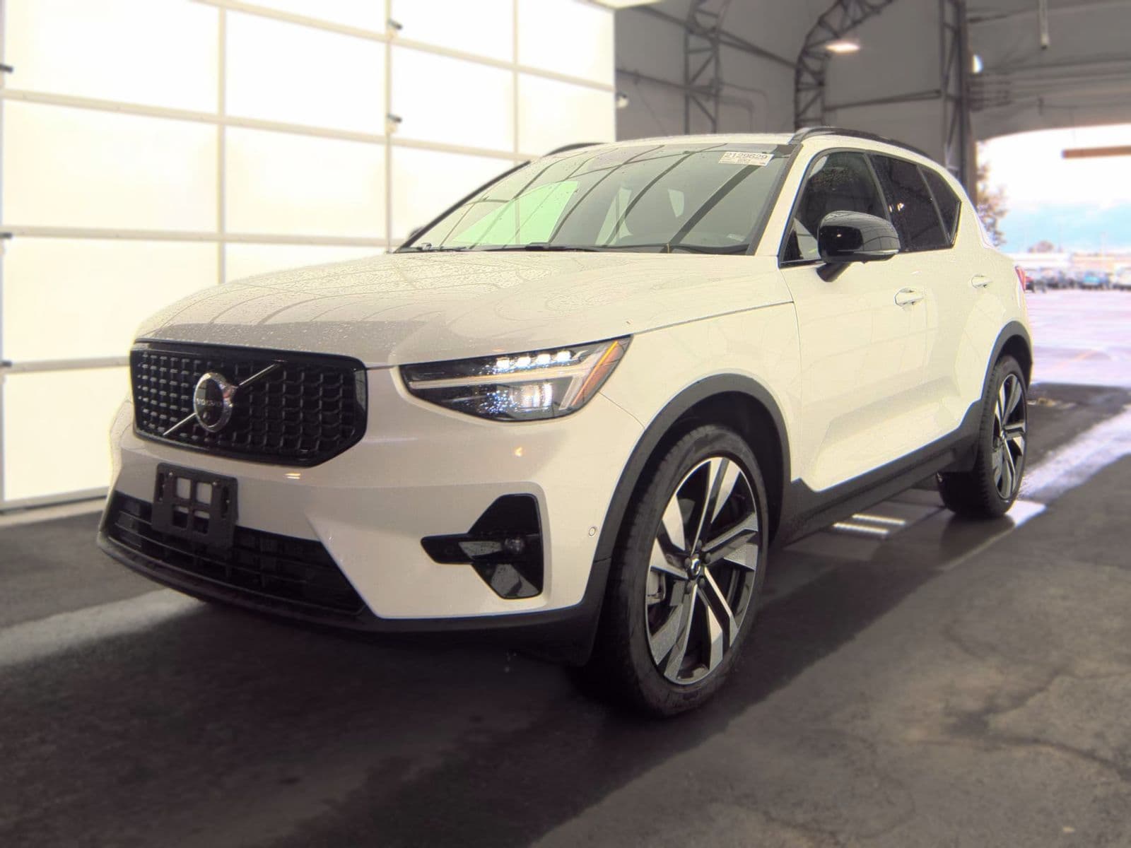 2023 VOLVO XC40 B5 Ultimate