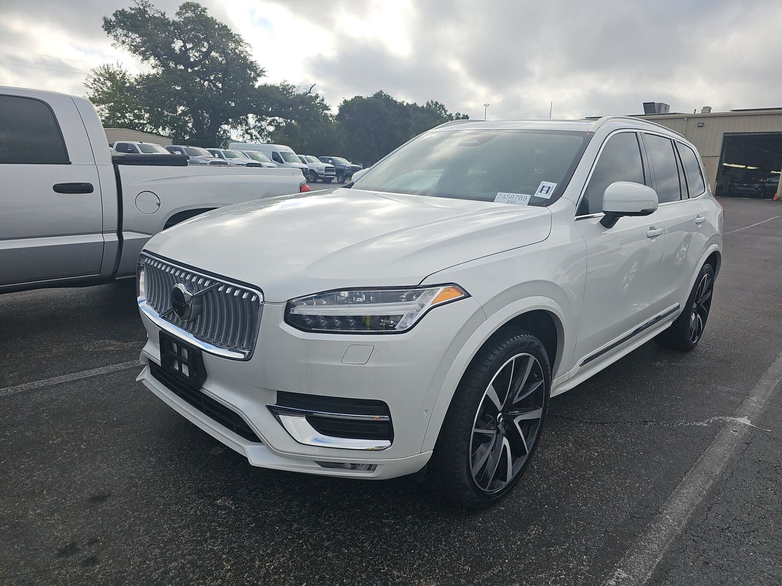 2024 VOLVO XC90 B6 Plus