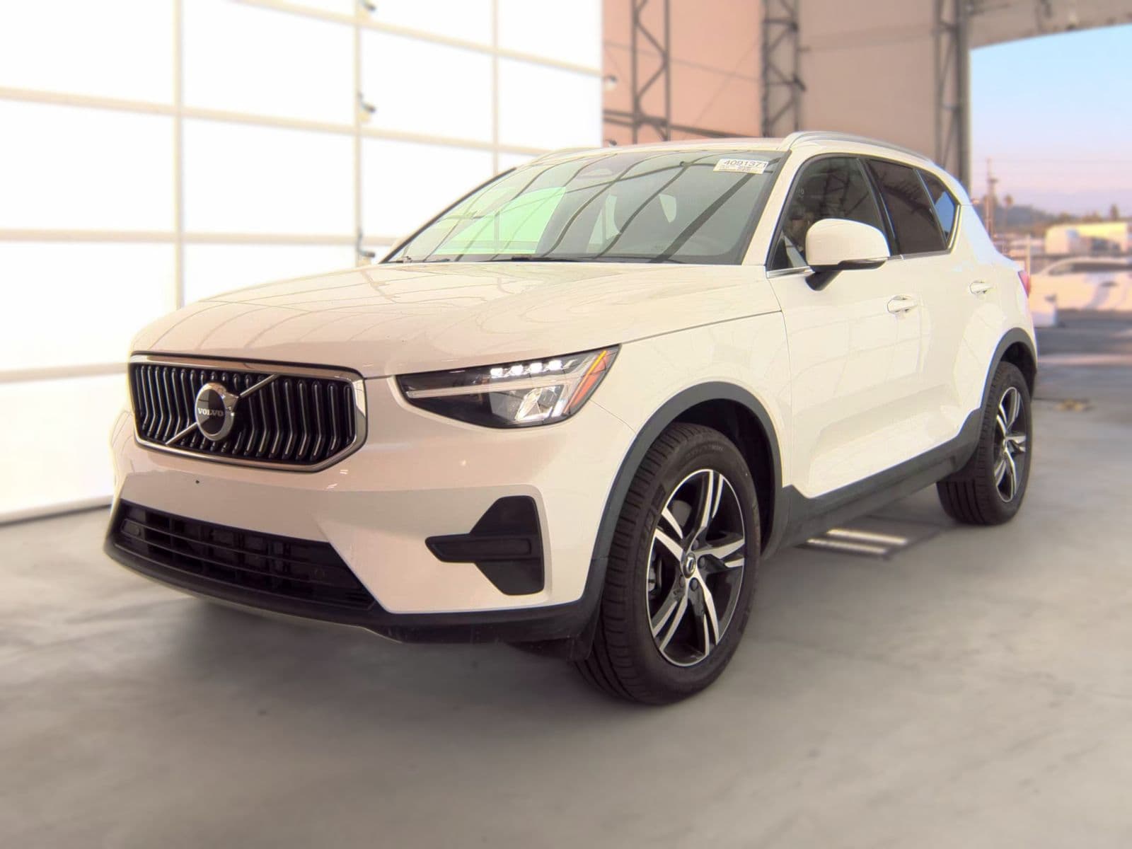 2025 VOLVO XC40 B5 Core