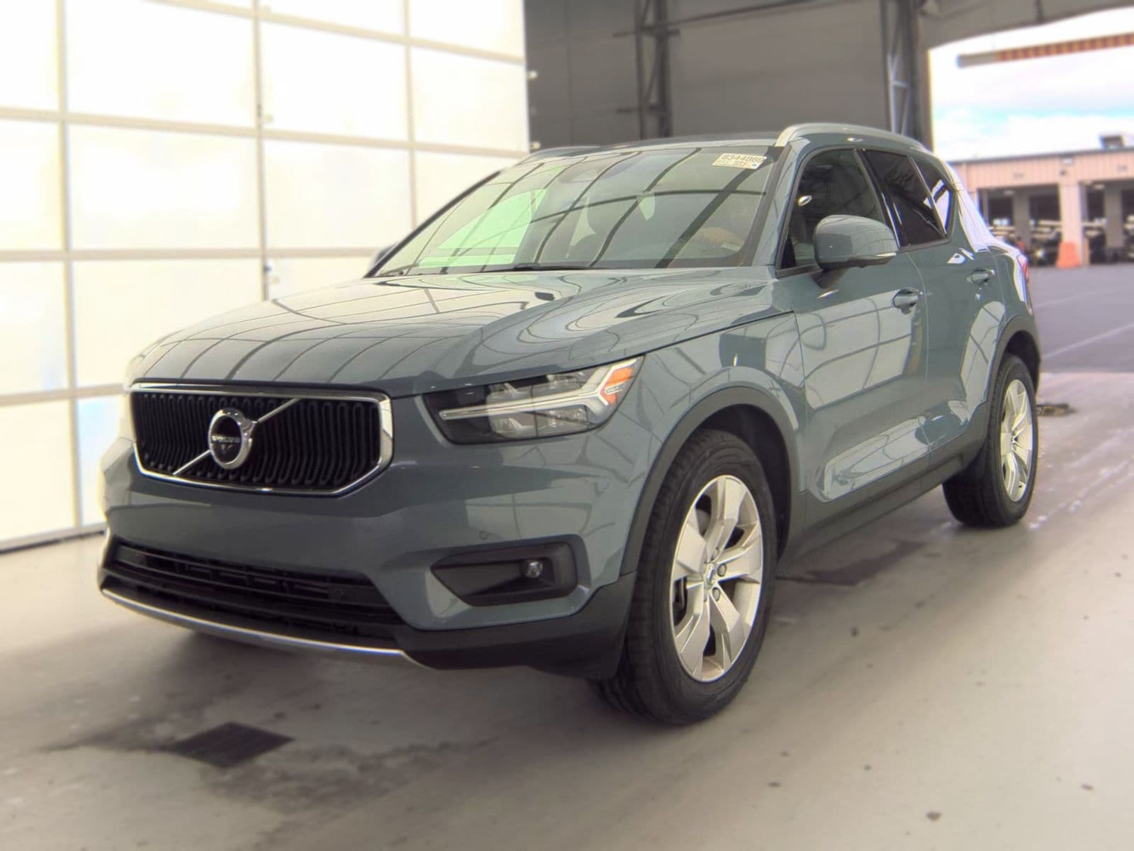 2022 VOLVO XC40 T4 Momentum