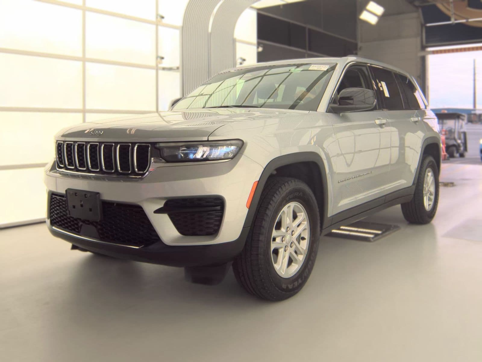 2023 JEEP GRAND CHEROKEE Laredo