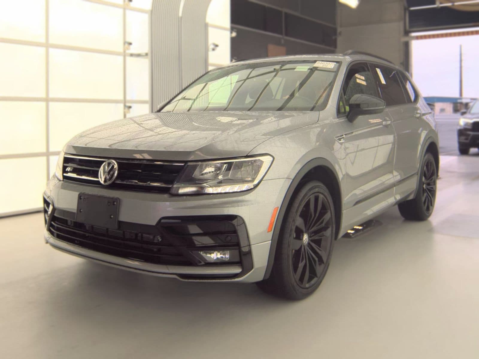 2021 VOLKSWAGEN TIGUAN 2.0T SE R-LINE Black