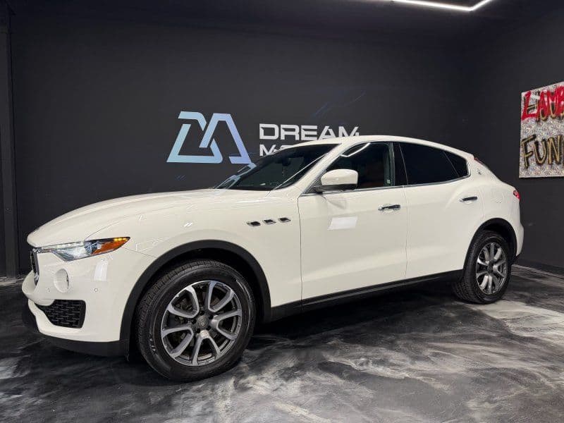 2018 MASERATI LEVANTE Base