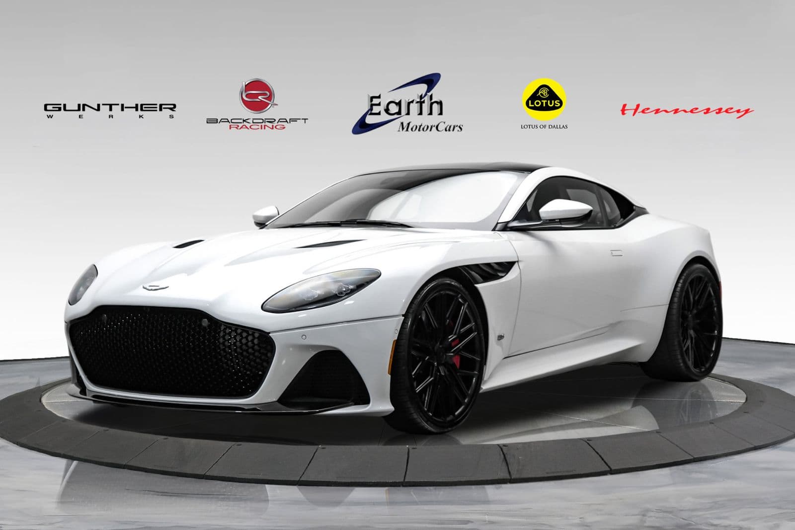 2023 ASTON MARTIN DBS Base