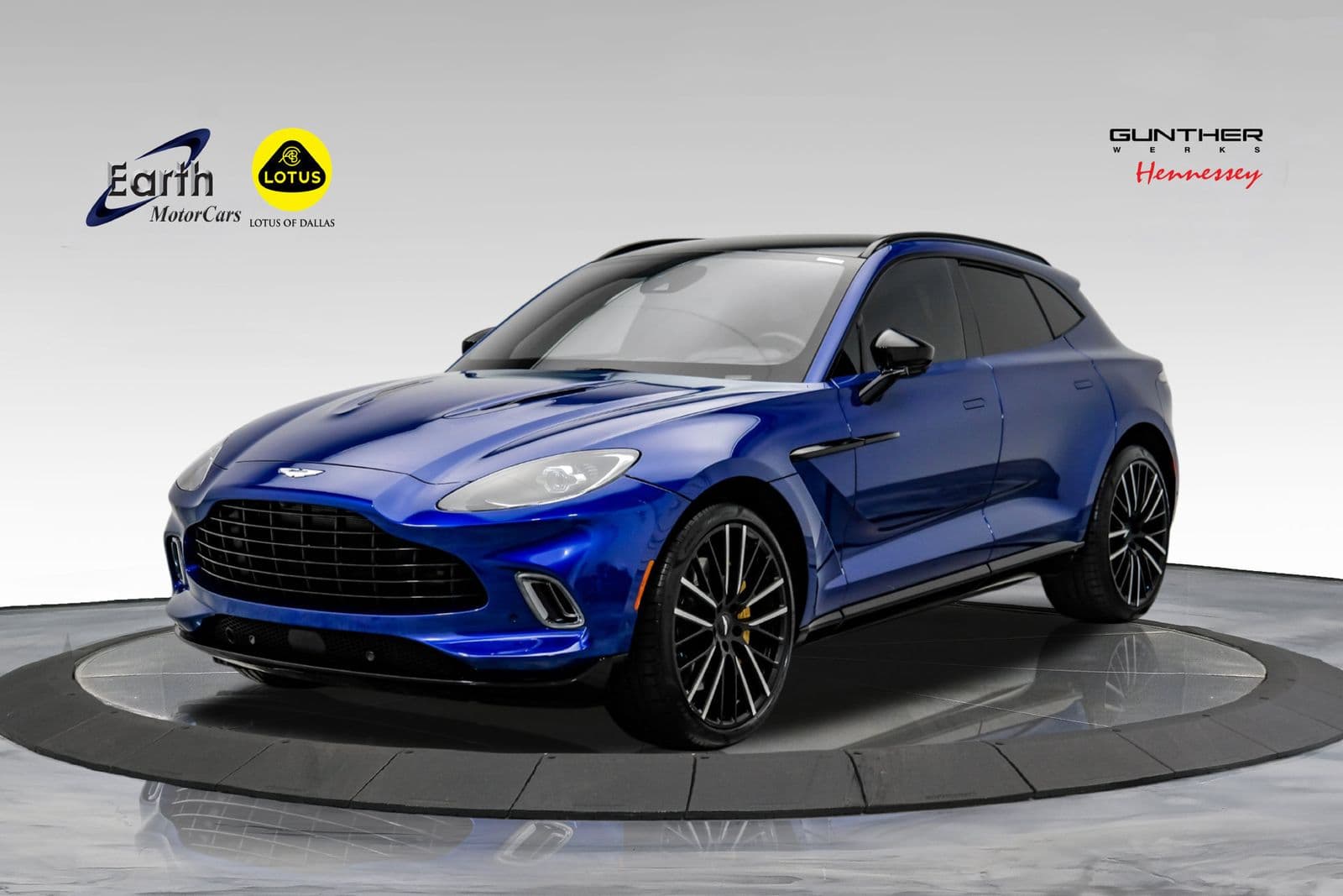 2023 ASTON MARTIN DBX V8