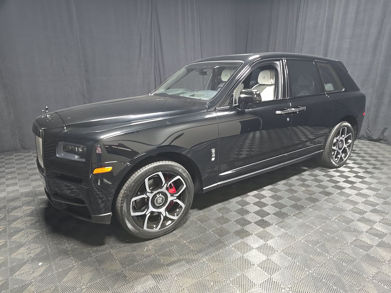 2021 ROLLS-ROYCE CULLINAN BLACK Badge