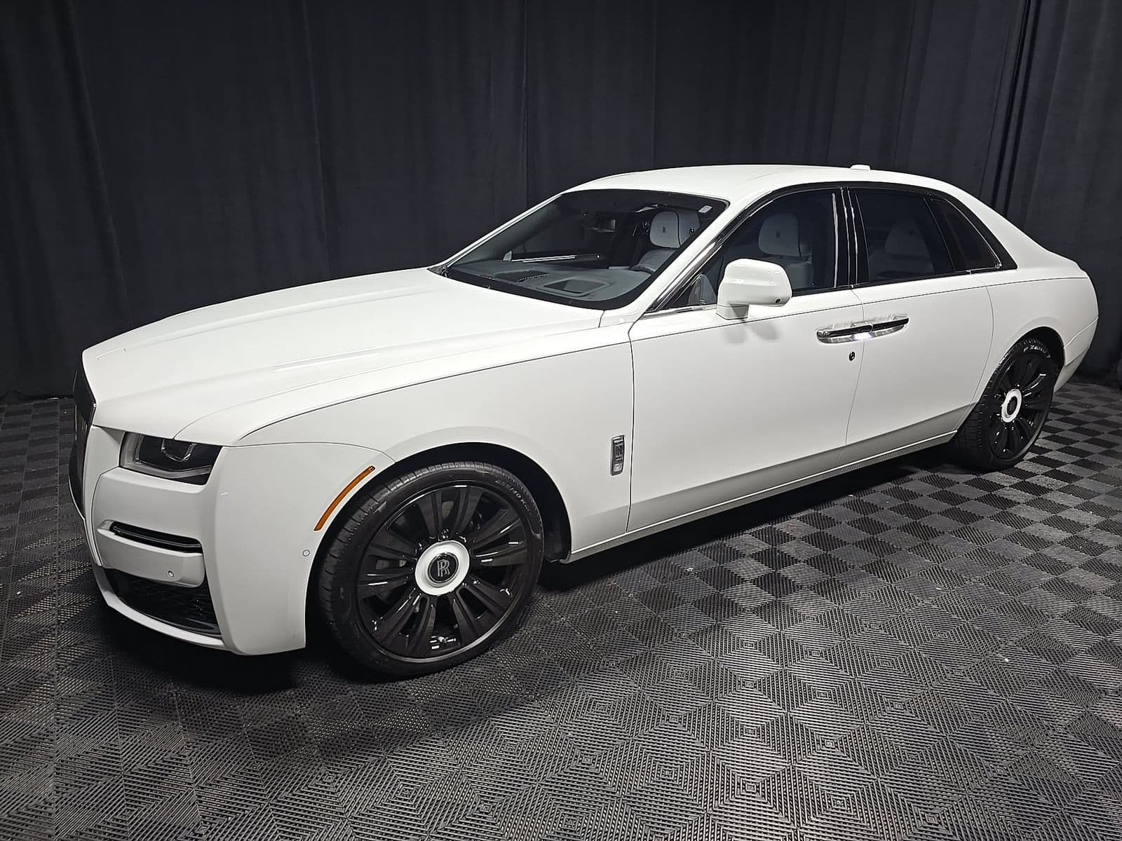 2021 ROLLS-ROYCE GHOST Base
