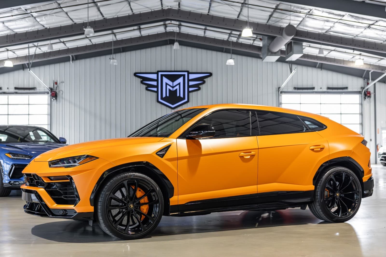 2022 LAMBORGHINI URUS Base