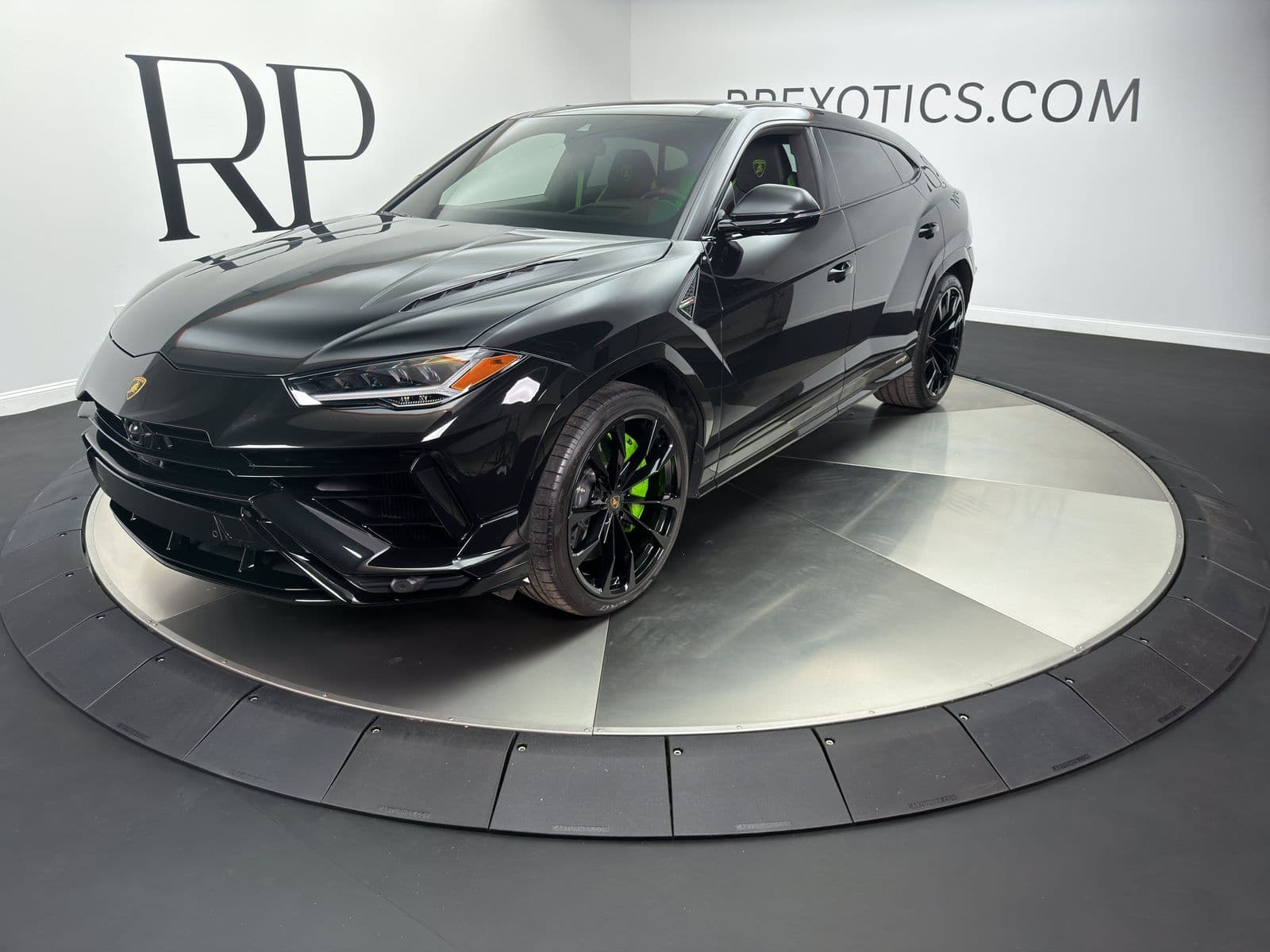 2024 LAMBORGHINI URUS S
