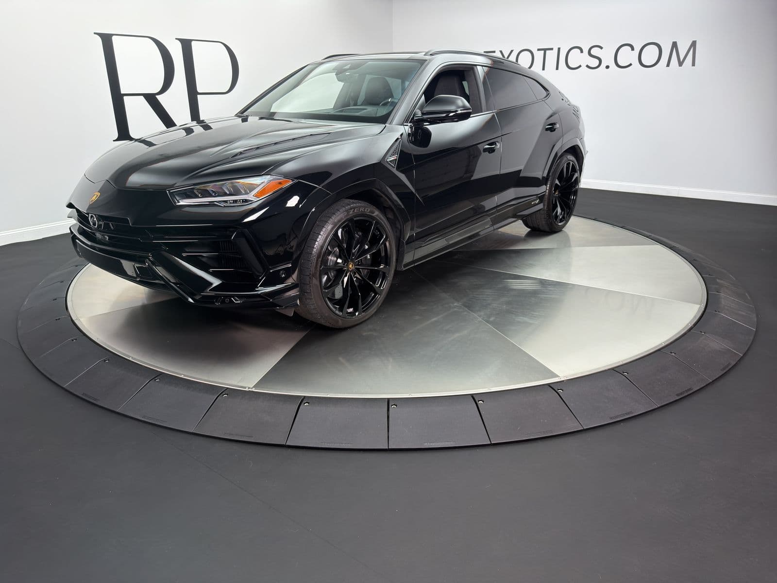 2023 LAMBORGHINI URUS S
