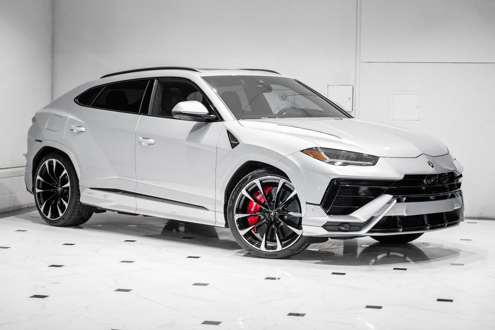 2024 LAMBORGHINI URUS S