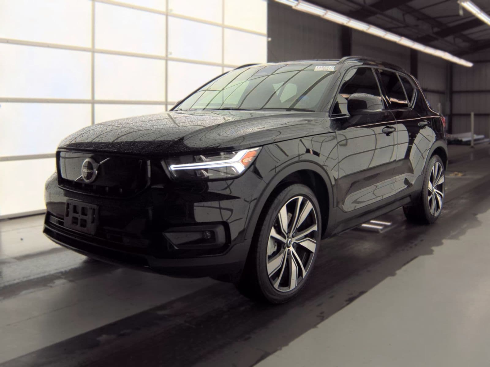 2021 VOLVO XC40 RECHARGE P8
