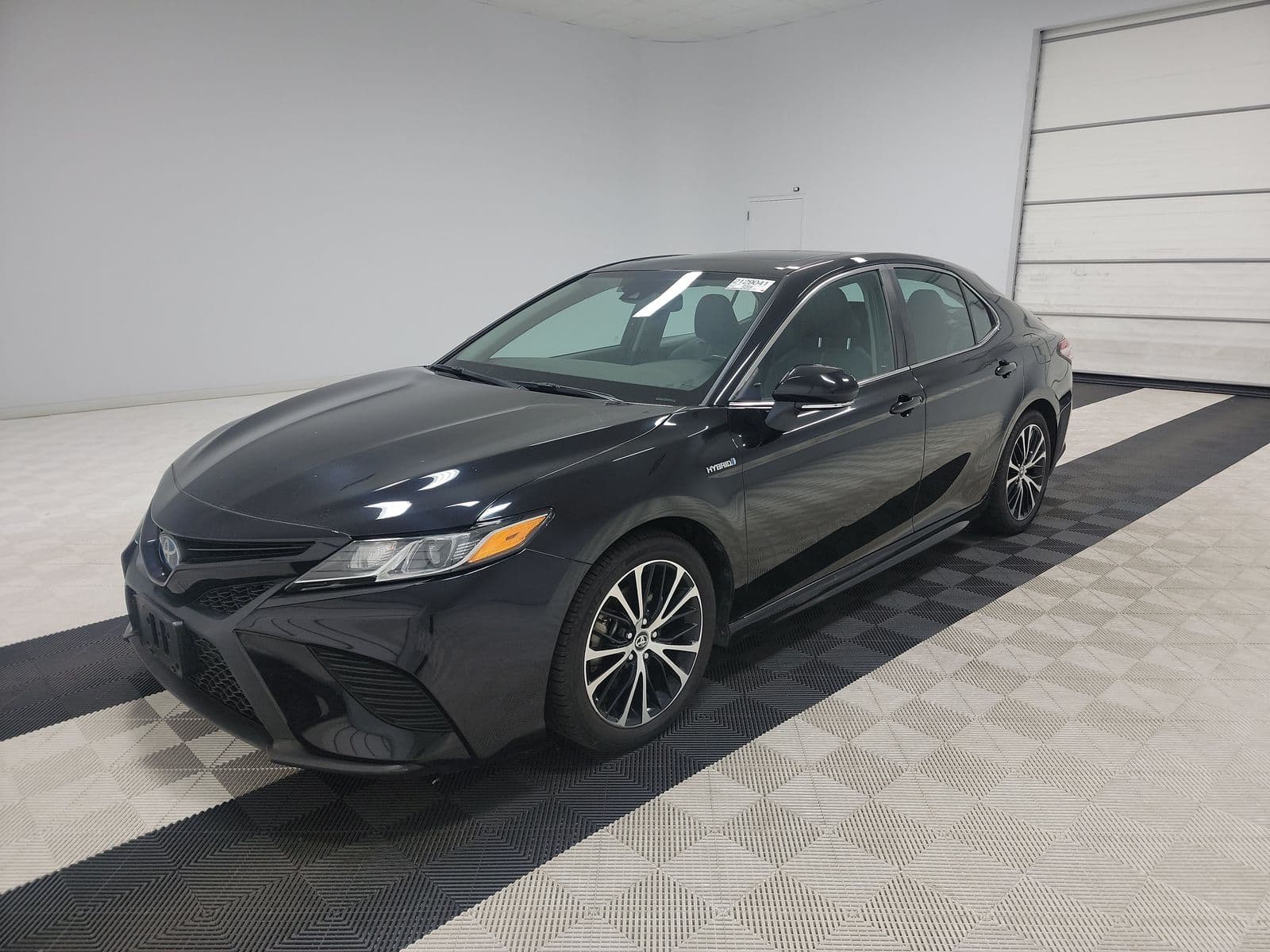 2020 TOYOTA CAMRY HYBRID SE