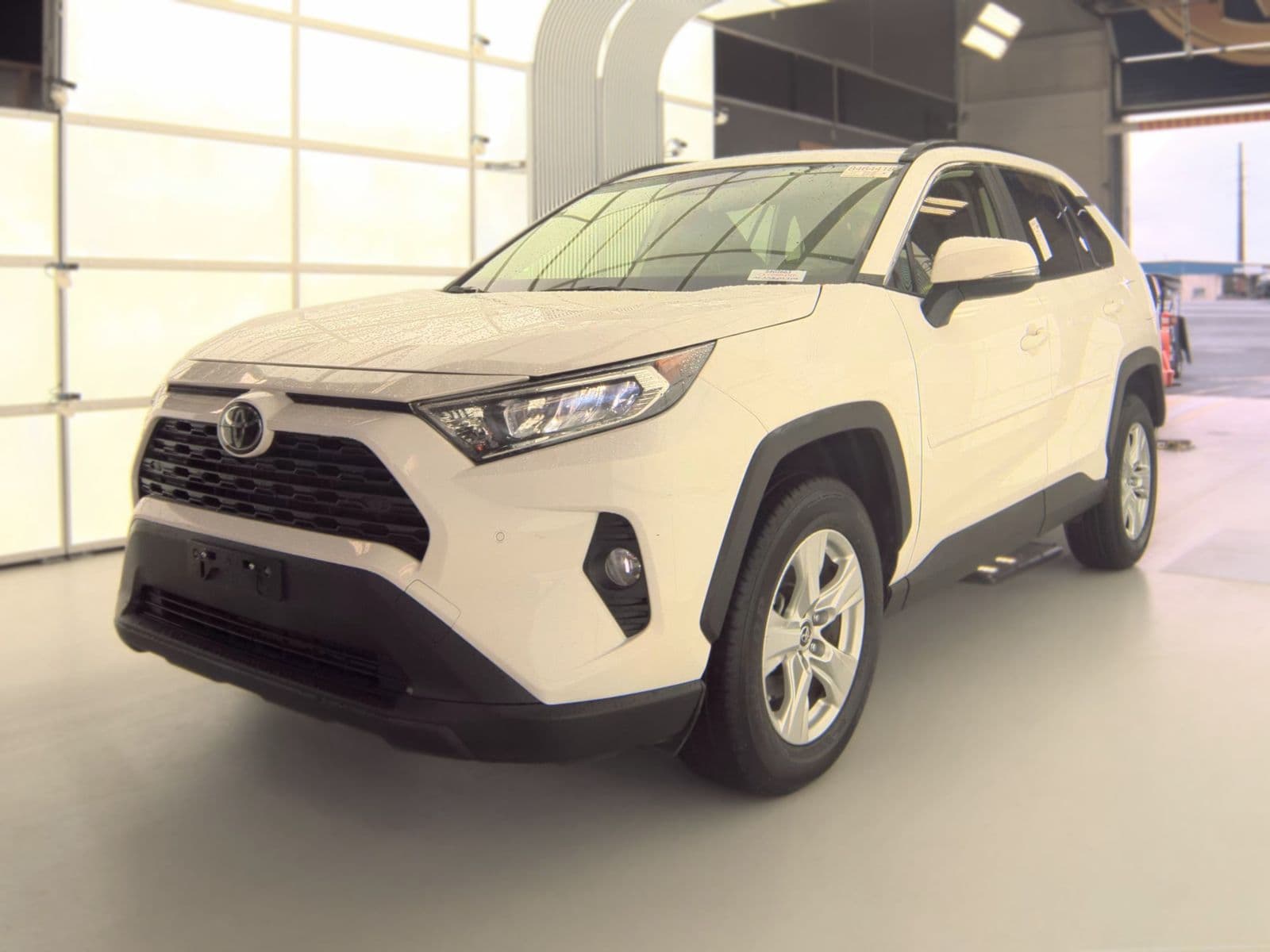2019 TOYOTA RAV4 XLE