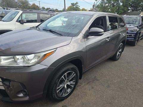 2019 TOYOTA HIGHLANDER LE 1