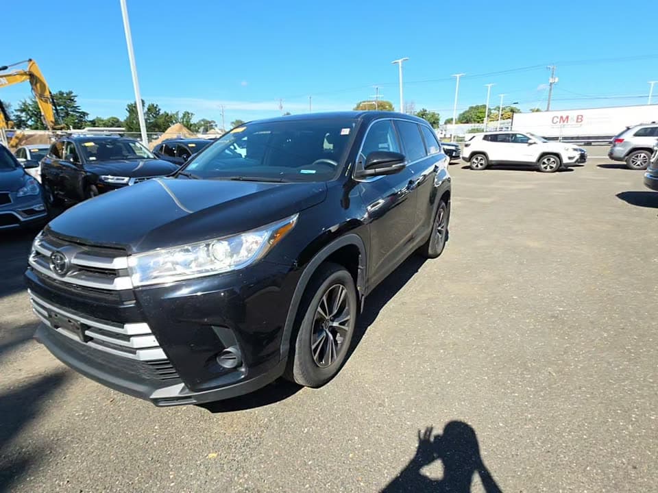 2019 TOYOTA HIGHLANDER LE 1
