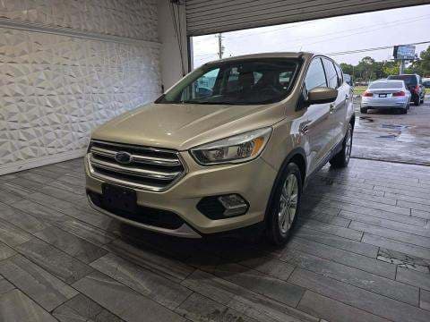 2017 FORD ESCAPE SE 1